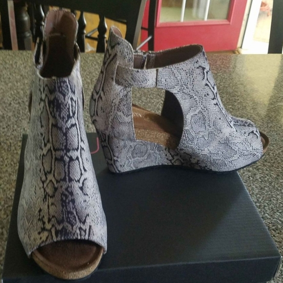 Corky Sandal - Sunburst Black/Snake Sandal - Size 10 - Picture 1 of 5